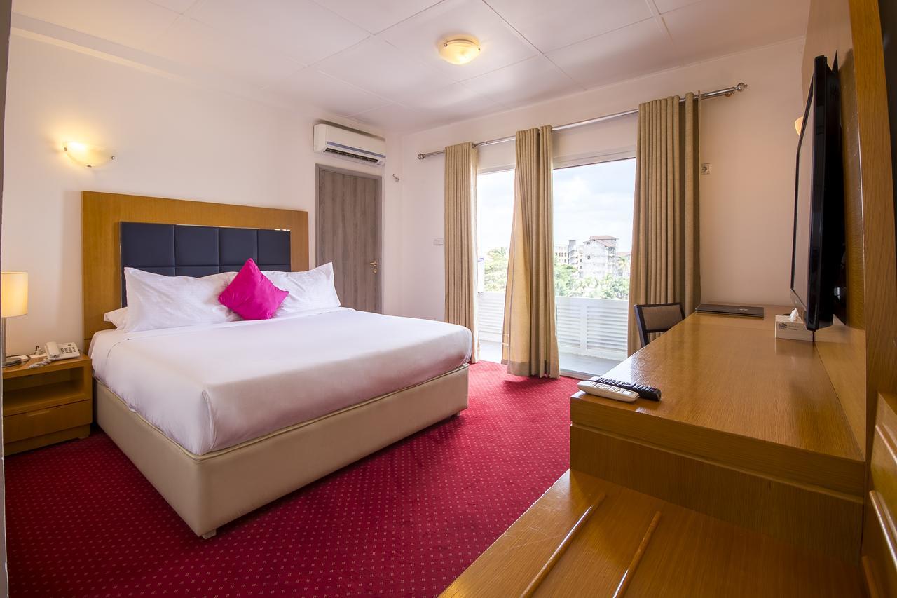 Leon Hotel Kinszasa Zewnętrze zdjęcie