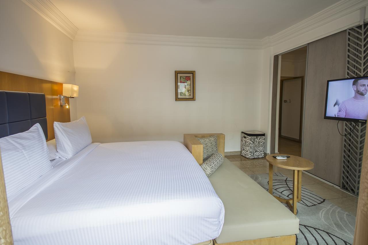 Leon Hotel Kinszasa Zewnętrze zdjęcie