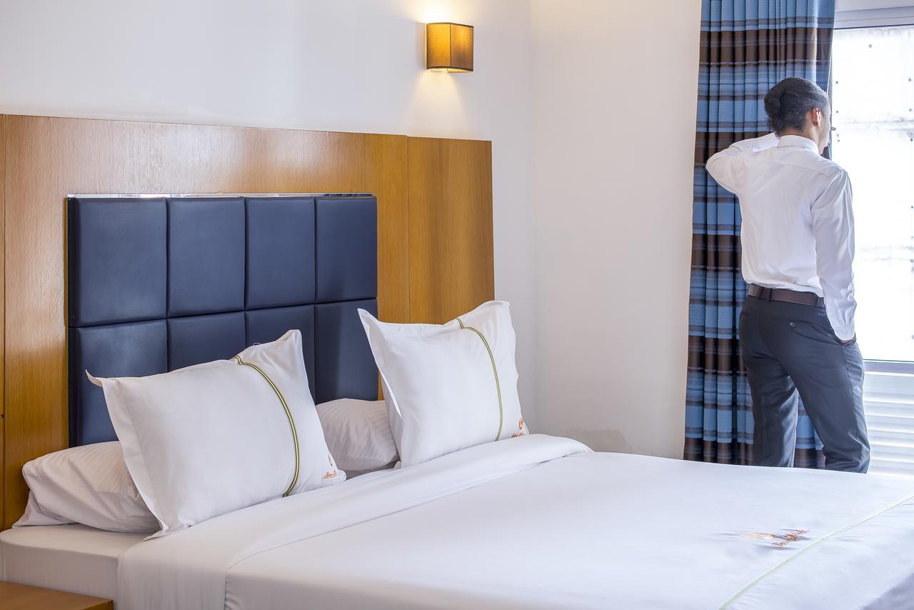 Leon Hotel Kinszasa Zewnętrze zdjęcie